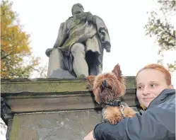  ?? Picture: Kim Cessford. ?? Magda Pukos and her dog Juno at the statue with an empty space at Sir Walter Scott’s feet.