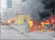  ?? HT FILE ?? Many vehicles were set ablaze during the protests in Lucknow on ■
December 19.