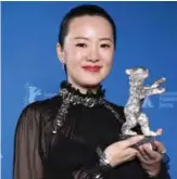  ??  ?? Chinese actress Yong Mei poses with the Silver Bear for best actress in “Di Jiu Tian Chang” (So Long, My Son).