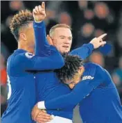  ?? AFP ?? Rooney’s (centre) hattrick helped Everton beat West Ham 40