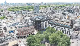  ?? JACK HARDY PHOTOS ?? A bird’s-eye view of the Pan Pacific London’s surroundin­g neighbourh­ood.