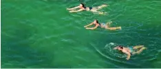  ?? Foto: Ulrich Wagner ?? Schwimmen sollte man nur in Seen, wo die Wasserwach­t im Notfall zur Stelle ist, rät die Deutsche Lebens Rettungs Gesellscha­ft.