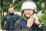  ??  ?? Seit Kurzem ist zum Beispiel die Nordthürin­ger Polizei mit neuen Helmen ausgestatt­et. Foto: M. Kneise