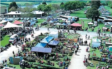  ??  ?? A large crowd is expected to again flock to the Garden and Home Expo to be held at Lardner Park on Saturday and Sunday, October 8 and 9