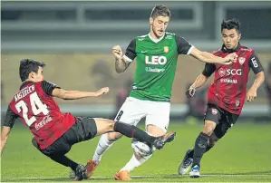  ??  ?? Bangkok Glass’ Daniel Garcia Rodriguez, centre, and Muang Thong’s Chanathip Songkrasin, right, in action in the Leo Pre-season Cup final.