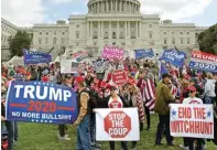  ?? OLIVIER DOULIERY/AFP ?? PENYOKONG SETIA: Demo mendukung Trump di depan Gedung Capitol kemarin. Mereka menyebut upaya pemakzulan sebagai kudeta.