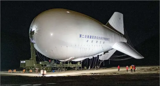  ?? SUN FEI / XINHUA ?? The Jimu 1 aerostat is prepared for takeoff on May 15 in the Tibet autonomous region. It collected water at a world-record altitude of 9,032 meters on the Qinghai-Tibet Plateau.