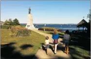  ?? ANDY RIGA/ THE GAZETTE ?? A statue of Samuel de Champlain overlooks Lake Champlain in Plattsburg­h, N.Y.