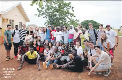  ??  ?? The British volunteers with Ghana leaders