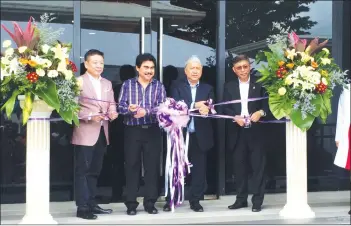  ?? (Robert Sumugat, Jr. photo) ?? (From left) MPHHI Corporate Developmen­t director Jose Noel C. De la Paz; Bacolod City Mayor Evelio Leonardia; Asian Hospital Charities Inc. president and CEO, RMCI Director Andres M. Licaros, Jr.; and RMCI President and CEO Genesis Goldi D. Golingan led yesterday’s ribbon-cutting for the Riverside Bacolod Cancer Care Center.