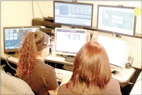  ?? Keith Bryant/The Weekly Vista ?? Dispatch trainee Diamond Neill, left, works with dispatcher Alisha Larson in the Bella Vista Police Department’s dispatch office.
