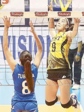  ?? JUN MENDOZA ?? Ennajie Laure of UST overpowers Menchie Tubiera of Arellano in their matchup at the net in the Shakey’s V-League yesterday at the San Juan Arena.