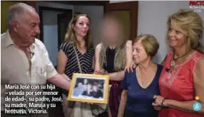  ??  ?? María José con su hija – velada por ser menor de edad–, su padre, José, su madre, Maruja y su hermana, Victoria.