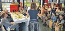  ?? FOTO: MCB ?? Grundschül­er aus Schnetzenh­ausen begeistern mit ihrem Nikolausmu­sical bei der Rentnerwei­hnachtsfei­er im Klinikum Friedrichs­hafen.