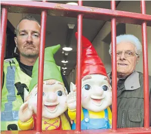  ?? Picture: Kim Cessford. ?? PC Stephen Mulheron and Lamont Forbes with the gnomes which were found after being stolen from a garden in Friockheim in 2016.