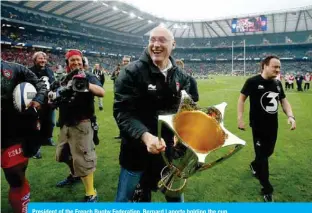  ??  ?? President of the French Rugby Federation, Bernard Laporte holding the cup.