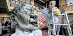  ?? —GRIG MONTEGRAND­E ?? ‘HIGHLIGHT THE PLIGHT OF WORKERS’ An effigy is being prepared for a protest rally to mark Bonifacio Day, which labor groups are expected to join.