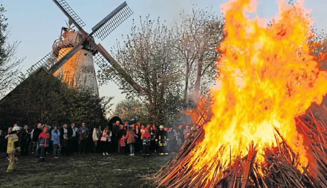  ?? Foto: Eric Pielsticke­r ?? Auch an der Windmühle in Hücker-aschen wird es wieder ein Osterfeuer geben.
