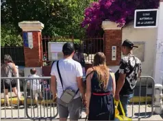  ?? (Photo O. B.) ?? Afin d’éviter la cohue devant les écoles, la rentrée et la sortie des élèves sont étalées.