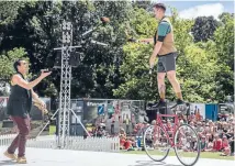  ?? PHOTO: IAIN McGREGOR/FAIRFAX NZ ?? Les Dudes entertain the crowd at the World Buskers Festival on Wednesday.