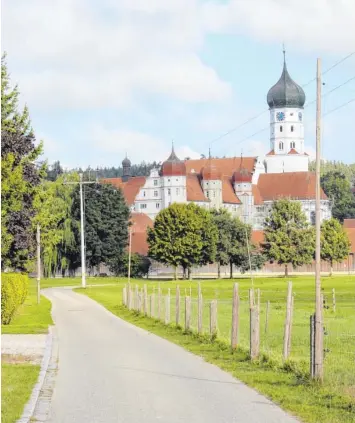  ?? Foto: Rebekka Jakob ?? Wetten, dass am Sonntag 150 Kammeltale­r den Weg ins Kloster Wettenhaus­en finden? Die Wettenhaus­er Wette ist nur eine der vielen Aktionen zum Tag des offenen Denkmals in der Region.