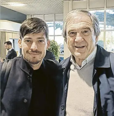  ?? FOTO: á.L. ?? David Silva viajó a Paris como invitado de la Real y lo hizo junto a Luis Arconada