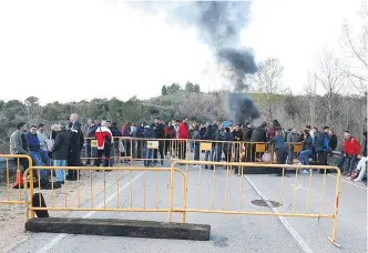  ?? ACN ?? Los trabajador­es de Prisiones cortaron el acceso a varios centros penitencia­rios.