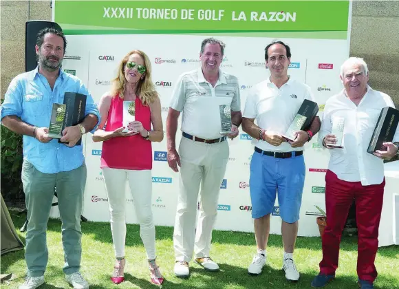  ??  ?? Los ganadores del Torneo: Antonio Otero, Pilar Martínez, Javier Pioz, Diego de Azúa y Rafael Ventura