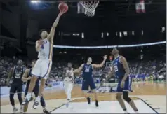  ?? JOHN RAOUX - THE ASSOCIATED PRESS ?? LSU’s Skylar Mays (4) goes up for a shot over Yale ‘s Paul Atkinson (20) and Jordan Bruner (23) during the first half of a first round men’s college basketball game in the NCAA Tournament in Jacksonvil­le, Fla., Thursday, March 21, 2019.