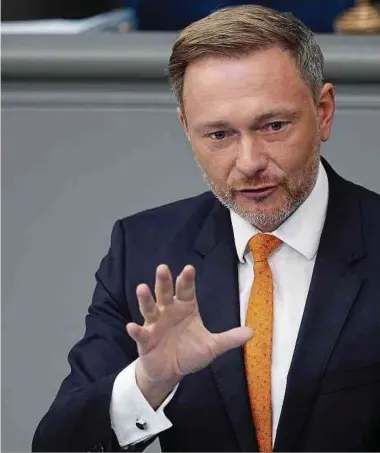  ?? Foto: dpa ?? Die FDP um Parteichef Christian Lindner könnte nach der Wahl Zünglein an der Waage sein.