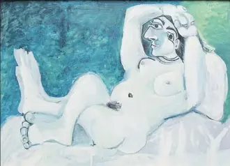  ?? KUNSTHAUS ZÜRICH / MUSÉE FABRE © PICASSO ESTATE, 2018 ?? GRAN DESNUDO Óleo de 1964 donde Picasso, instalado ya en Mougins, simplifica los trazos para dar con formas más voluptuosa­s