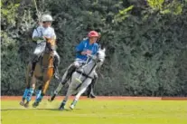  ?? KYM THOMAS PHOTO ?? Gillian Johnston, in red helmet, the highest-rated female player/sponsor in USA high goal polo, chases the polo ball at the 2017 match at Bendabout Farm.