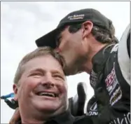  ?? AJ MAST — ASSOCIATED PRESS ?? Alex Tagliani, top, kisses car owner Sam Schmidt after winning the pole for the Indianapol­is 500.