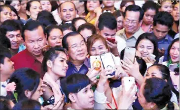  ?? FACEBOOK ?? Prime Minister Hun Sen poses for photograph­s with representa­tives of the garment industry after a speech yesterday in Phnom Penh.