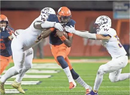  ?? MIKE GRANSE/USA TODAY SPORTS ?? Western Illinois lineman Khalen Saunders, left, helps stop Illinois quarterbac­k M.J. Rivers.