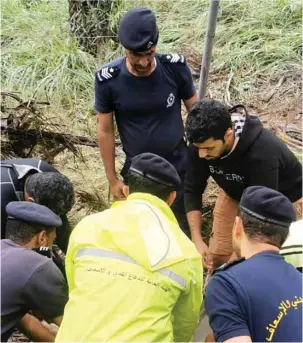  ?? ?? Search teams from the Civil Defence and Ambulance Department in North Al Sharqiyah Governorat­e were able to find all the missing children.