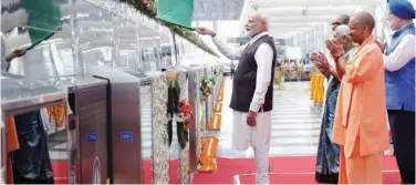  ?? Associated Press ?? ↑
Narendra Modi flags off the ‘Namo Bharat’ train on the outskirts of New Delhi on Friday.