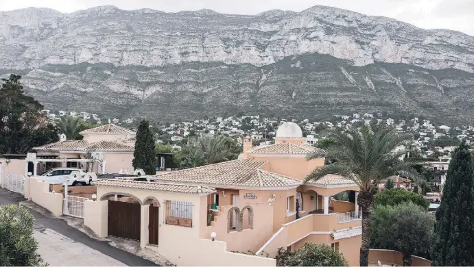  ?? Foto: Ángel García ?? Viele Nicht-Residenten saßen durch die Lockdown-Maßnahmen der Regierung in ihrer Spanien-Immobilie fest. Das könnte Konsequenz­en haben.