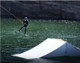  ??  ?? ERFAREN. Albin Bergenek har åkt wakeboard i två år.