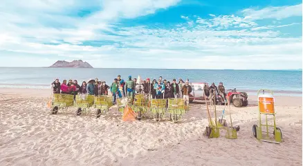  ?? ?? l La idea de esta campaña es dejar limpia la playa para la llegada de los visitantes en Semana Santa.