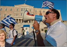  ??  ?? CRISIS DIPLOMACY: Theresa May and protesters in Greece