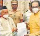  ?? ANI ?? Uddhav Thackeray hands his resignatio­n to Maharashtr­a governor Bhagat Singh Koshyari on Wednesday.