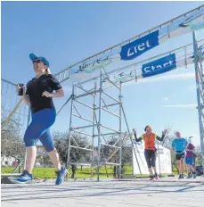  ?? FOTO: THOMAS WARNACK ?? In einer anderen Form als gewohnt wurde der Lauterlauf in diesem Jahr ausgetrage­n – das Interesse daran war dennoch groß.