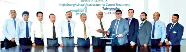  ??  ?? Ceylinco Healthcare Services Limited Chairman R. Renganatha­n (fifth from right) and Varian Medical Systems Senior Managing Director Indian Subcontine­nt Ashok Kakkar exchange the purchase agreement in the presence of senior representa­tives of the two...