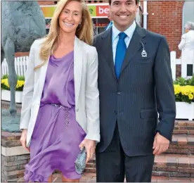  ?? ?? Lloyds chief executive Antonio Horta-Osorio, with his wife Anna APOLOGY: