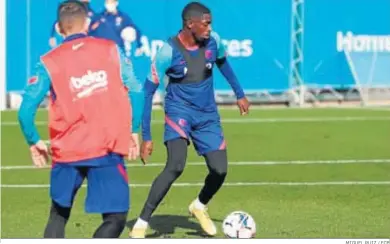  ?? MIGUEL RUIZ / FCB ?? Dembélé, durante un entrenamie­nto de esta semana con el Barcelona.