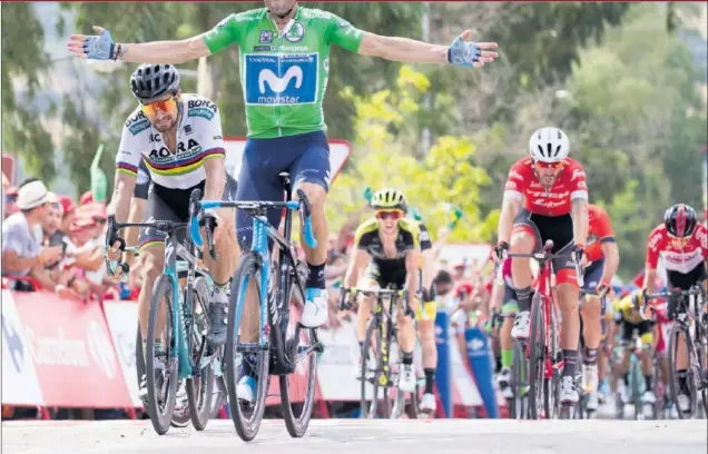  ??  ?? INCOMBUSTI­BLE Y ETERNO. Alejandro Valverde batió al tricampeón mundial Peter Sagan en la meta de Almadén. ¿Un recadito para el Mundial de Innsbruck?