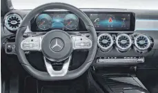  ?? FOTO: DAIMLER AG ?? Klassisch, aber digital: Diese Rundinstru­mente werden in einer Mercedes A-Klasse digital auf einem Bildschirm dargestell­t.