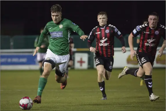  ??  ?? Bray’s Jake Ellis heads for the Bohs goal during the Premier clash at the Carlisle.