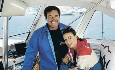  ?? JASON HAILEY / GTRES ?? Falsa felicidad Robert Wagner y Natalie Wood en 1978, a bordo del Splendour, el yate en el que encontró su muerte la actriz tres años después. La pareja, que tenía dos hijos, se había casado, por segunda vez, en 1972